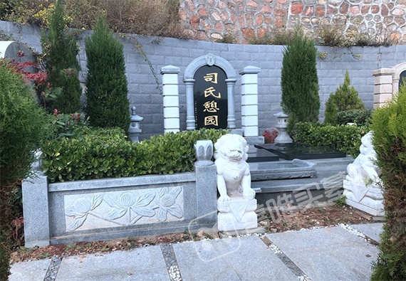 富贵庄园 四穴立碑