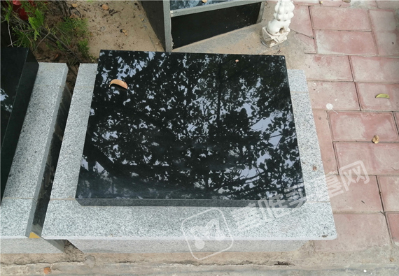 青龙岗 卧碑
