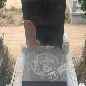 天龙 立碑